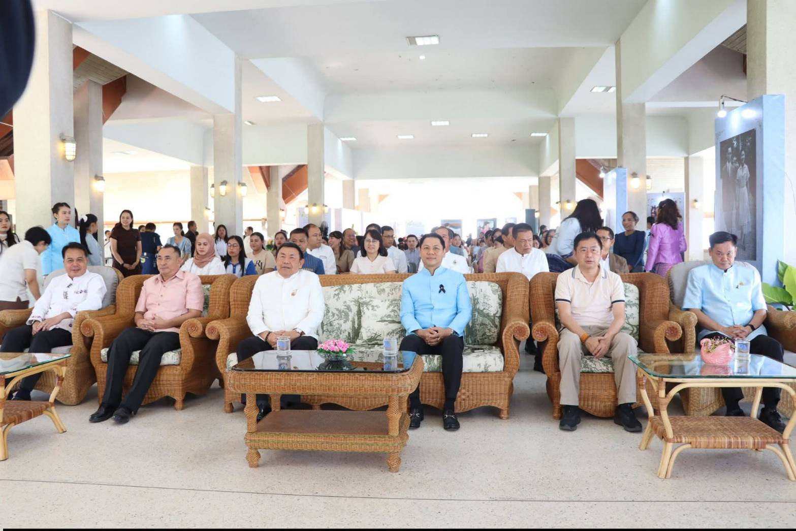 title - ศพส. จัดงาน “รักแห่งศิลป์ รักแห่งแผ่นดิน” เพื่อน้อมรำลึกในพระมหากรุณาธิคุณของสมเด็จพระนางเจ้าสิริกิติ์ พระบรมราชินีนาถ พระบรมราชชนนีพันปีหลวง ณ ศูนย์ส่งเสริมและพัฒนาอาชีพเสริมนอกภาคการเกษตร (ศูนย์ศิลปาชีพบางไทรฯ เดิม)